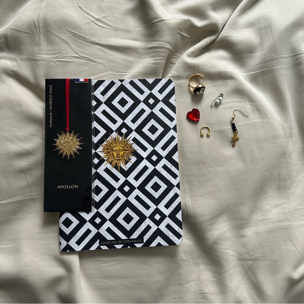 royalty/novelty bundle ✨ trinkets, jewelry, notebook & booknote from Paris